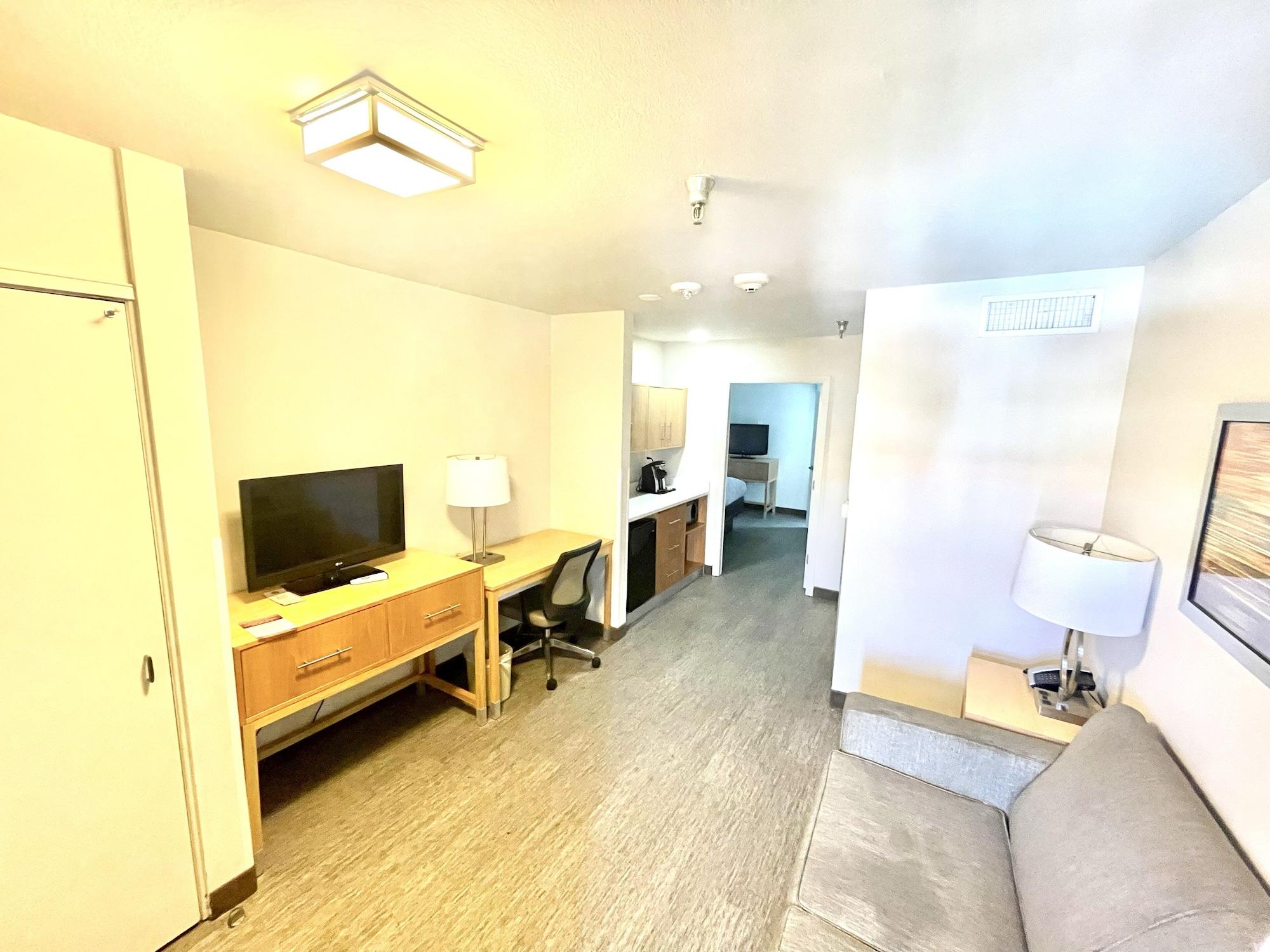 Red Roof Inn Plus & Suites Tampa Zewnętrze zdjęcie