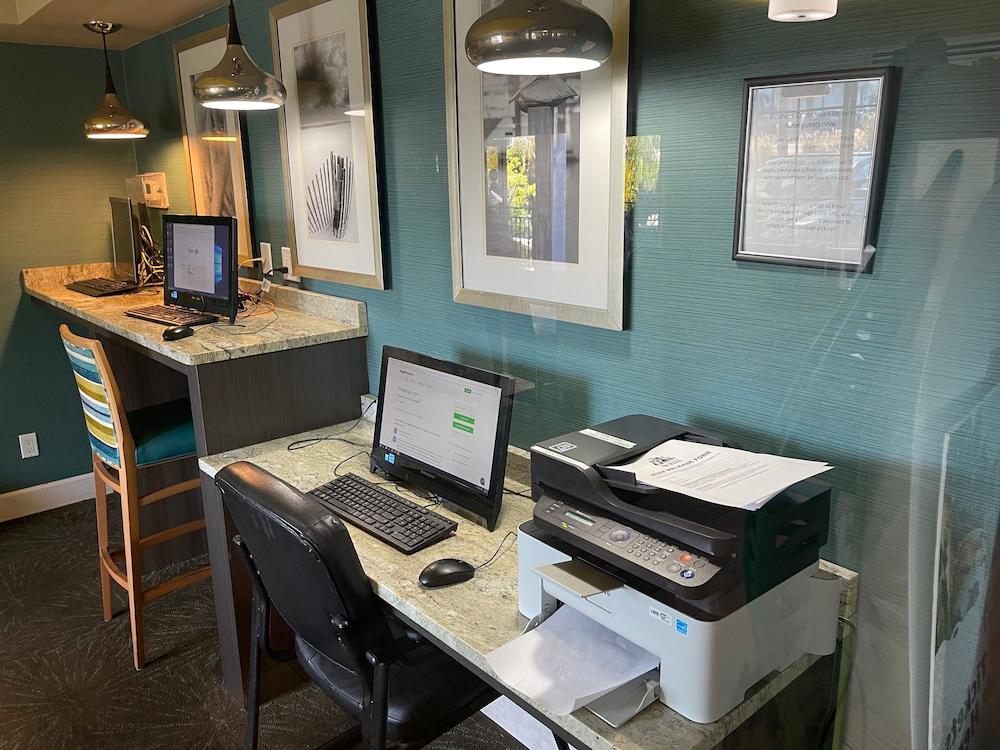 Red Roof Inn Plus & Suites Tampa Zewnętrze zdjęcie