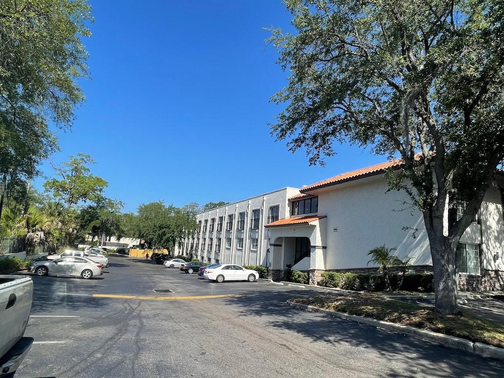 Red Roof Inn Plus & Suites Tampa Zewnętrze zdjęcie