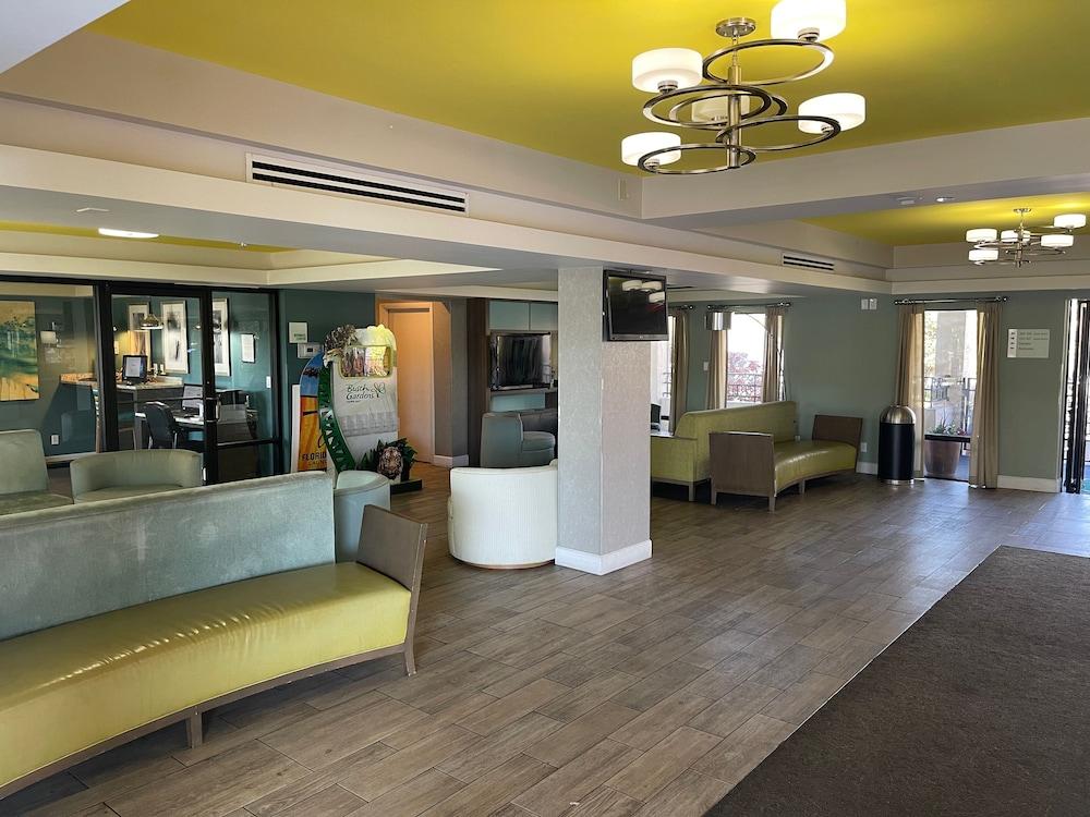 Red Roof Inn Plus & Suites Tampa Zewnętrze zdjęcie