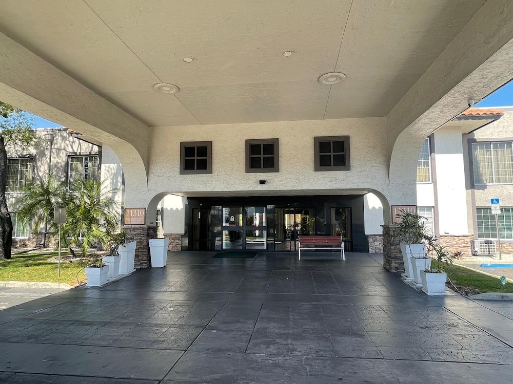 Red Roof Inn Plus & Suites Tampa Zewnętrze zdjęcie