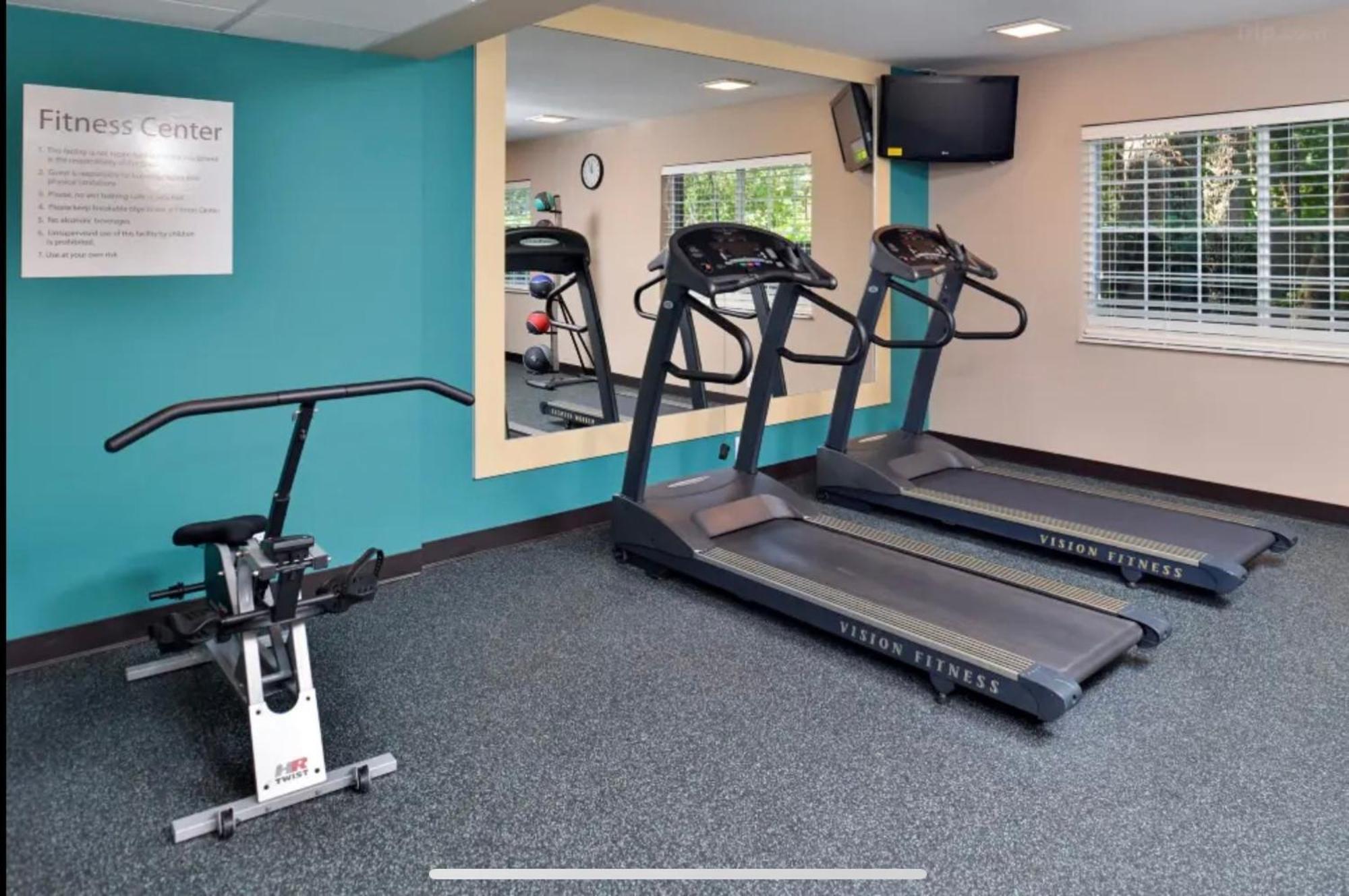 Red Roof Inn Plus & Suites Tampa Zewnętrze zdjęcie