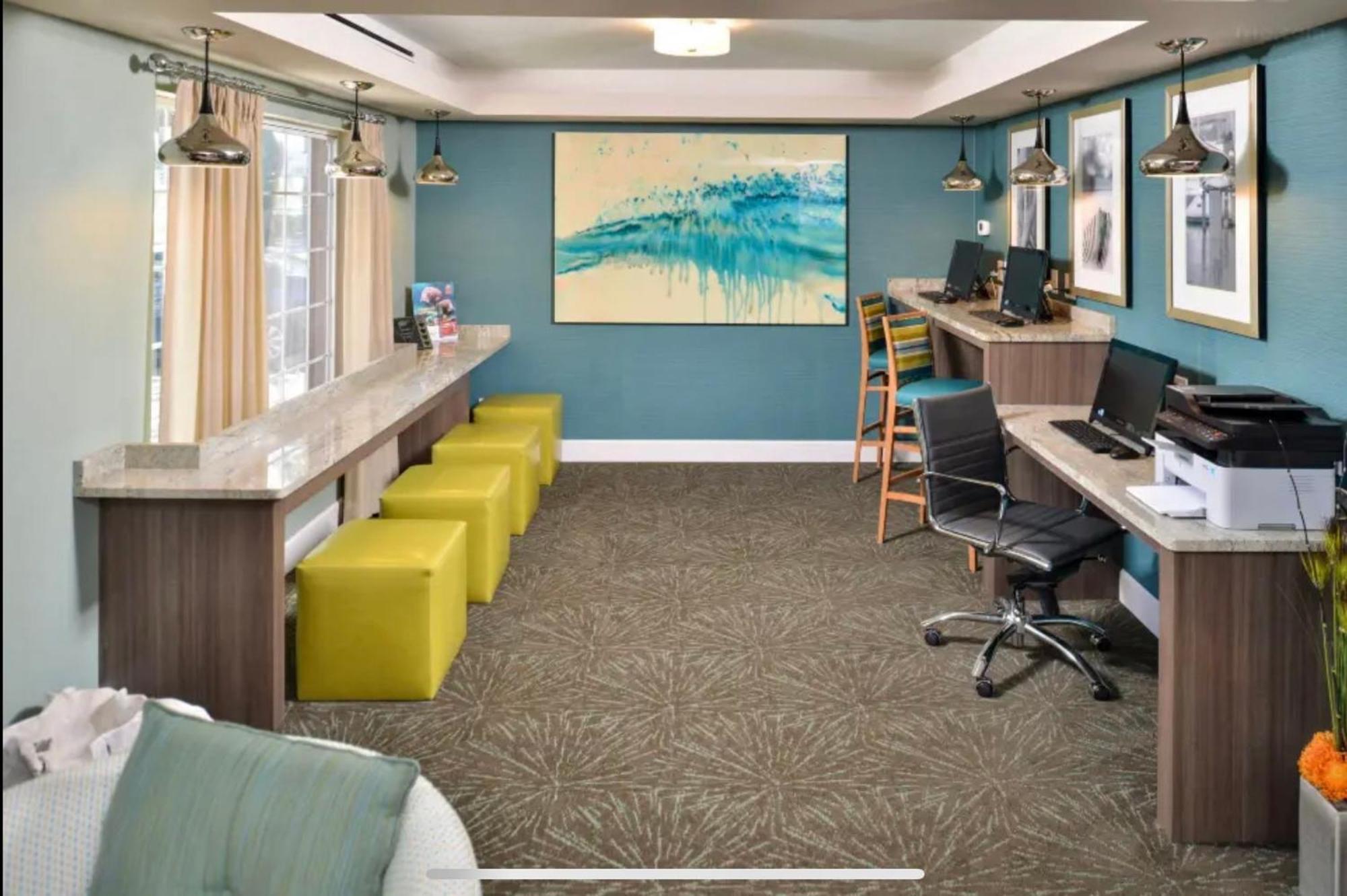 Red Roof Inn Plus & Suites Tampa Zewnętrze zdjęcie