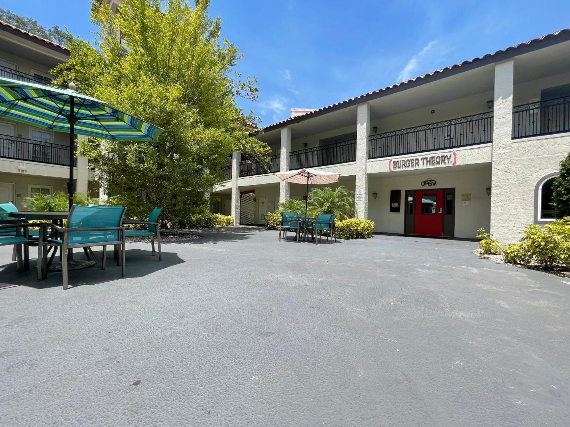 Red Roof Inn Plus & Suites Tampa Zewnętrze zdjęcie