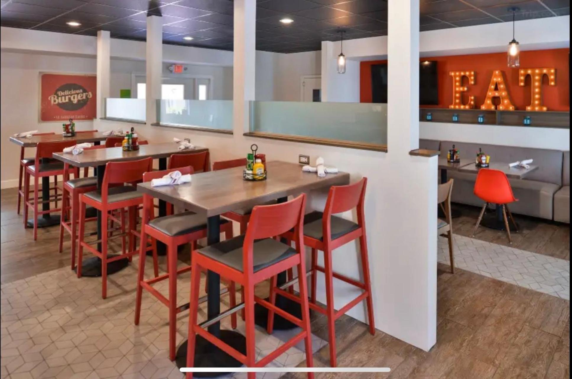 Red Roof Inn Plus & Suites Tampa Zewnętrze zdjęcie