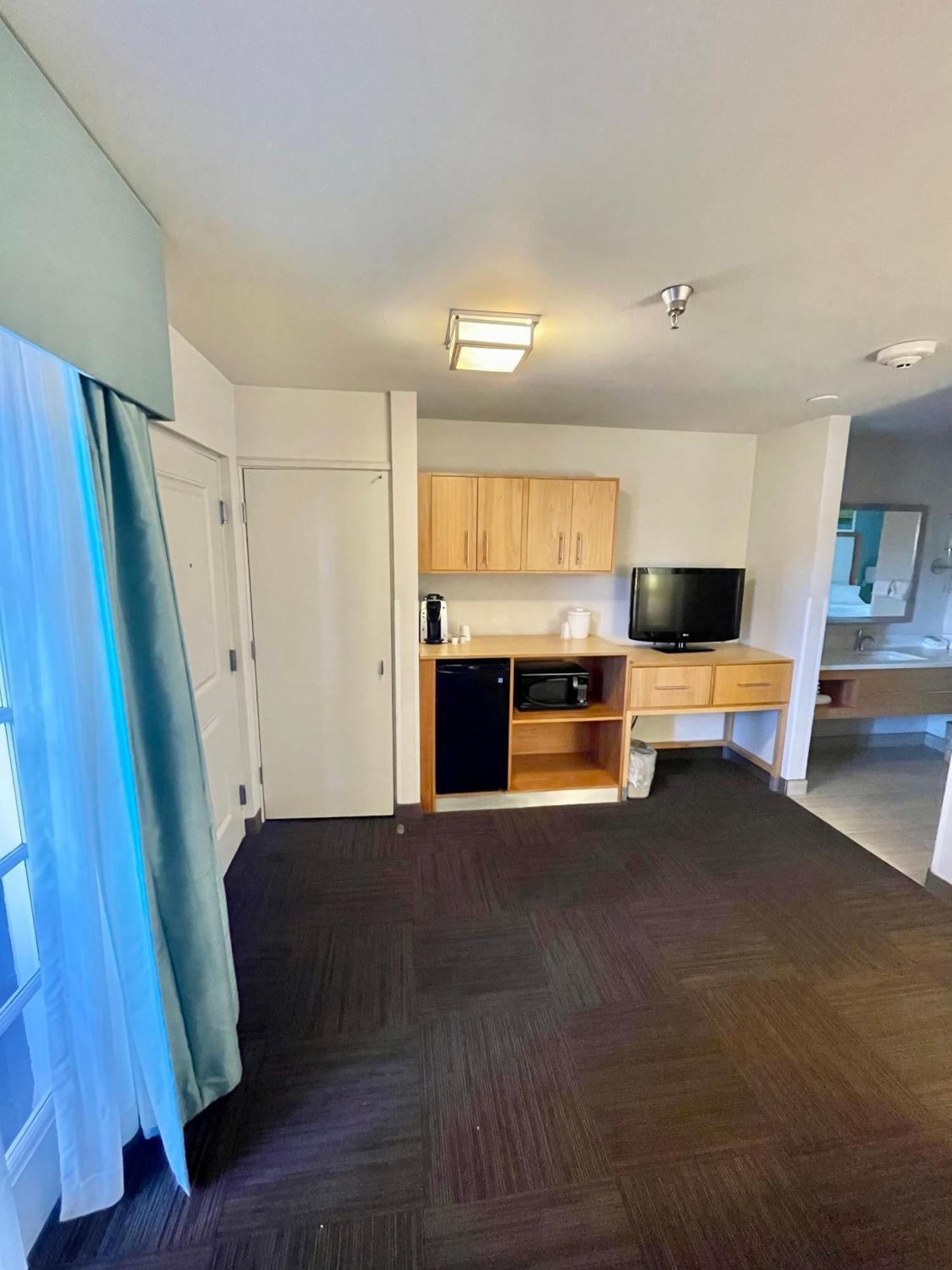 Red Roof Inn Plus & Suites Tampa Pokój zdjęcie