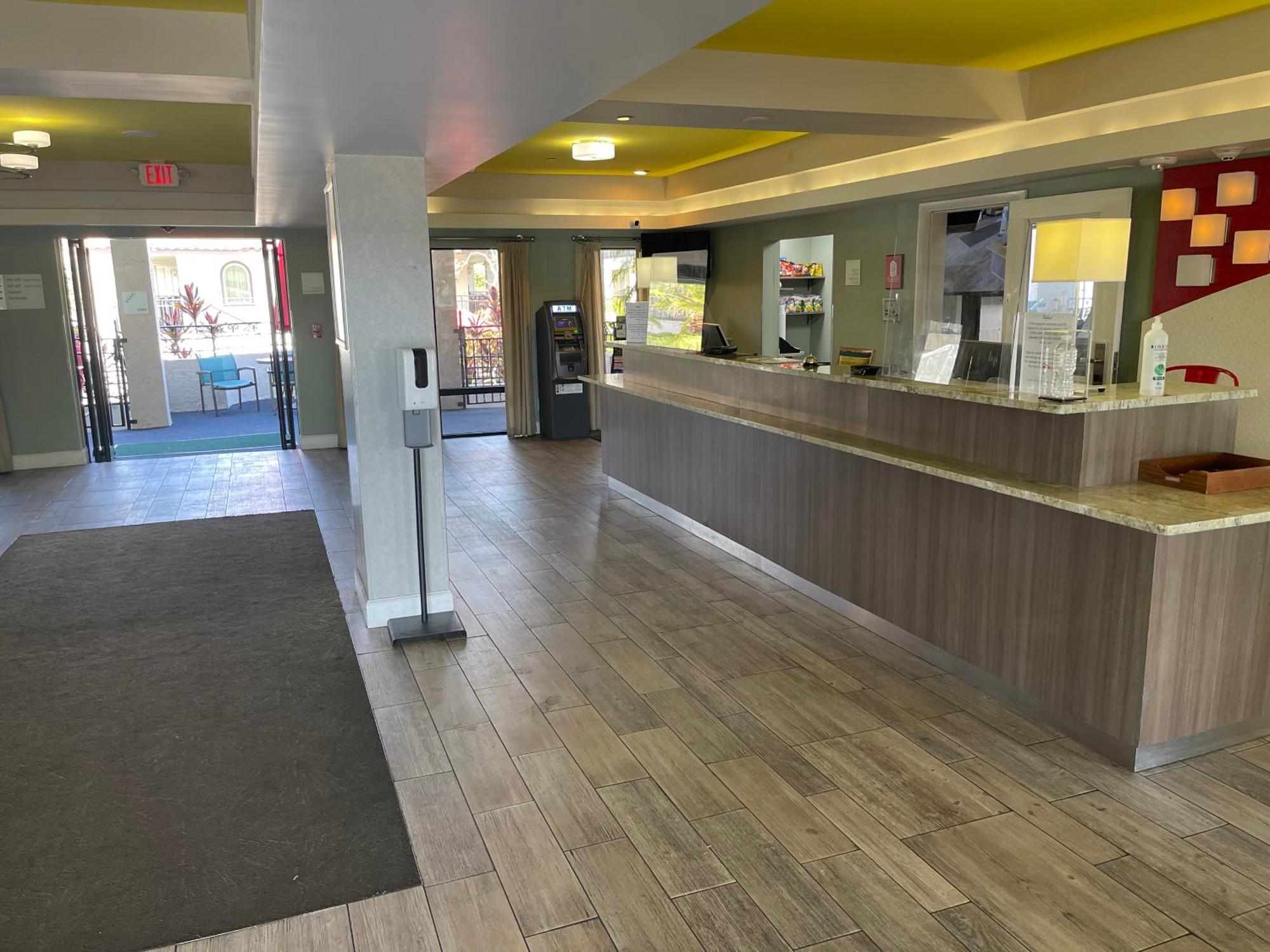 Red Roof Inn Plus & Suites Tampa Zewnętrze zdjęcie