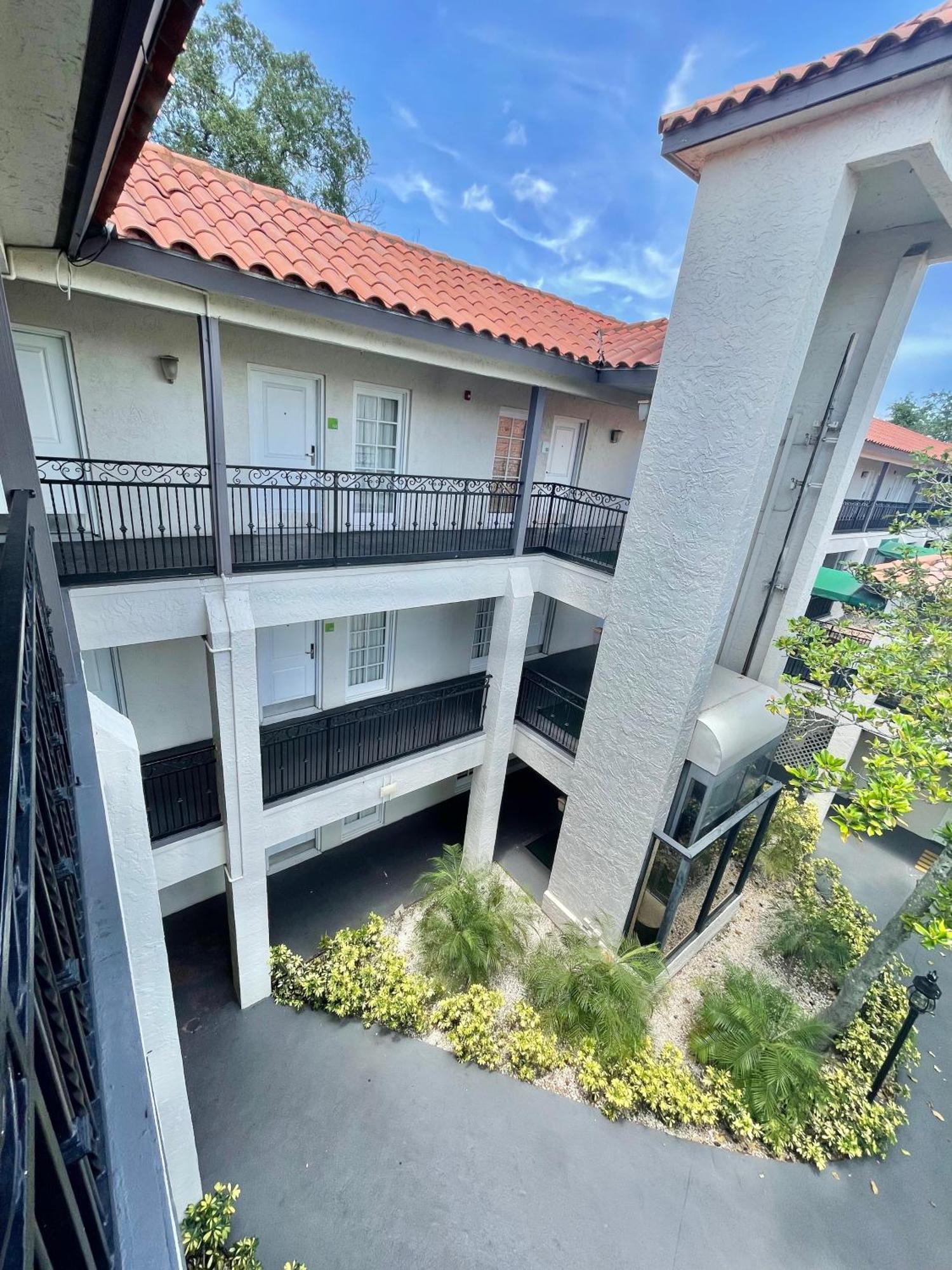 Red Roof Inn Plus & Suites Tampa Zewnętrze zdjęcie