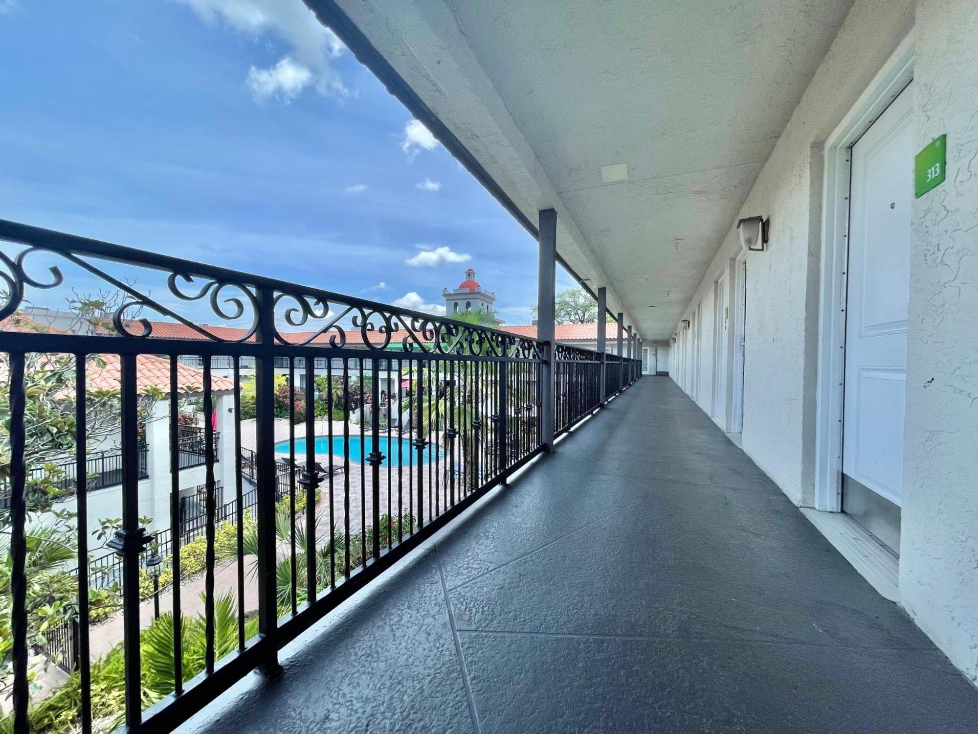 Red Roof Inn Plus & Suites Tampa Zewnętrze zdjęcie