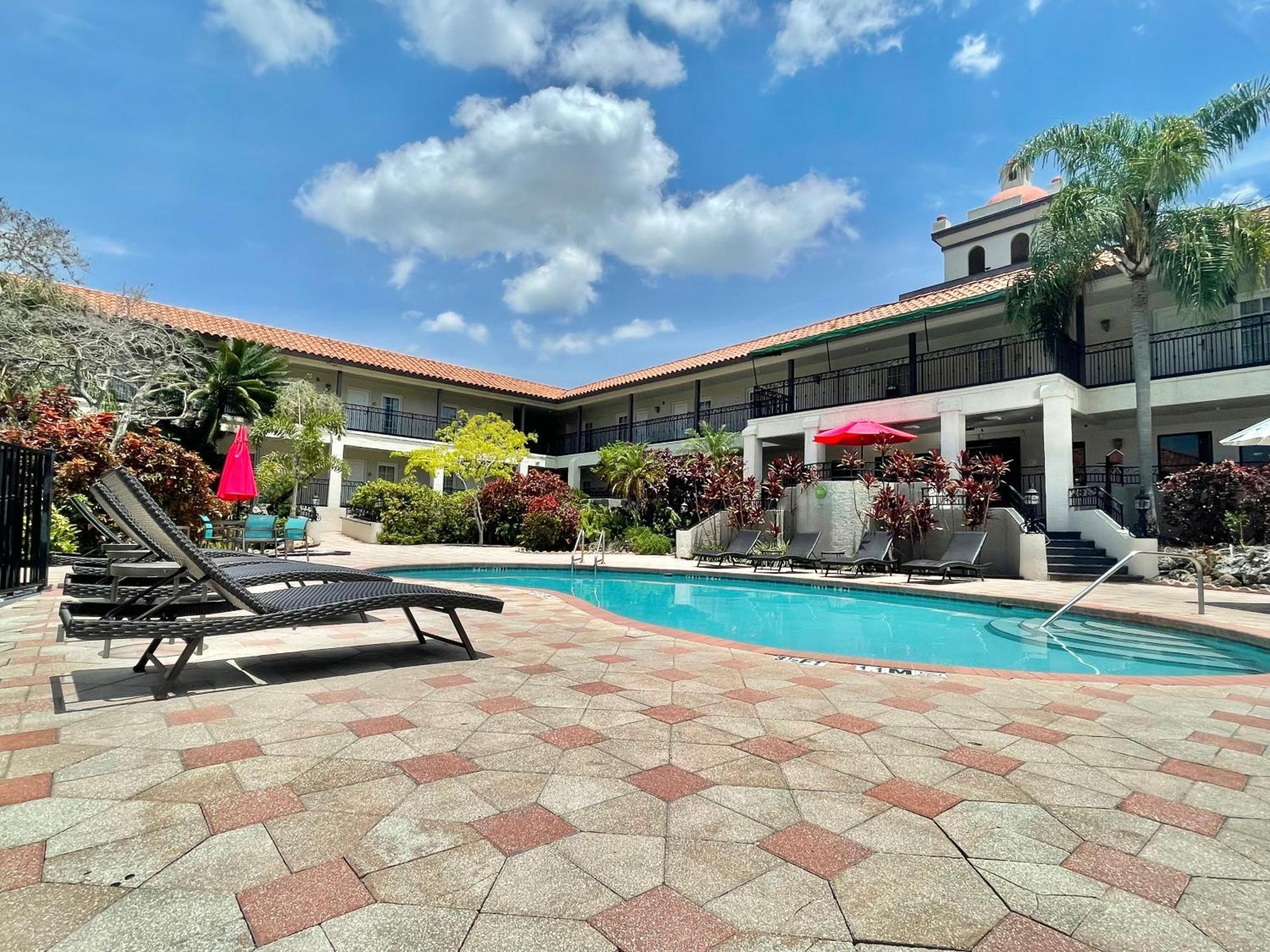 Red Roof Inn Plus & Suites Tampa Zewnętrze zdjęcie