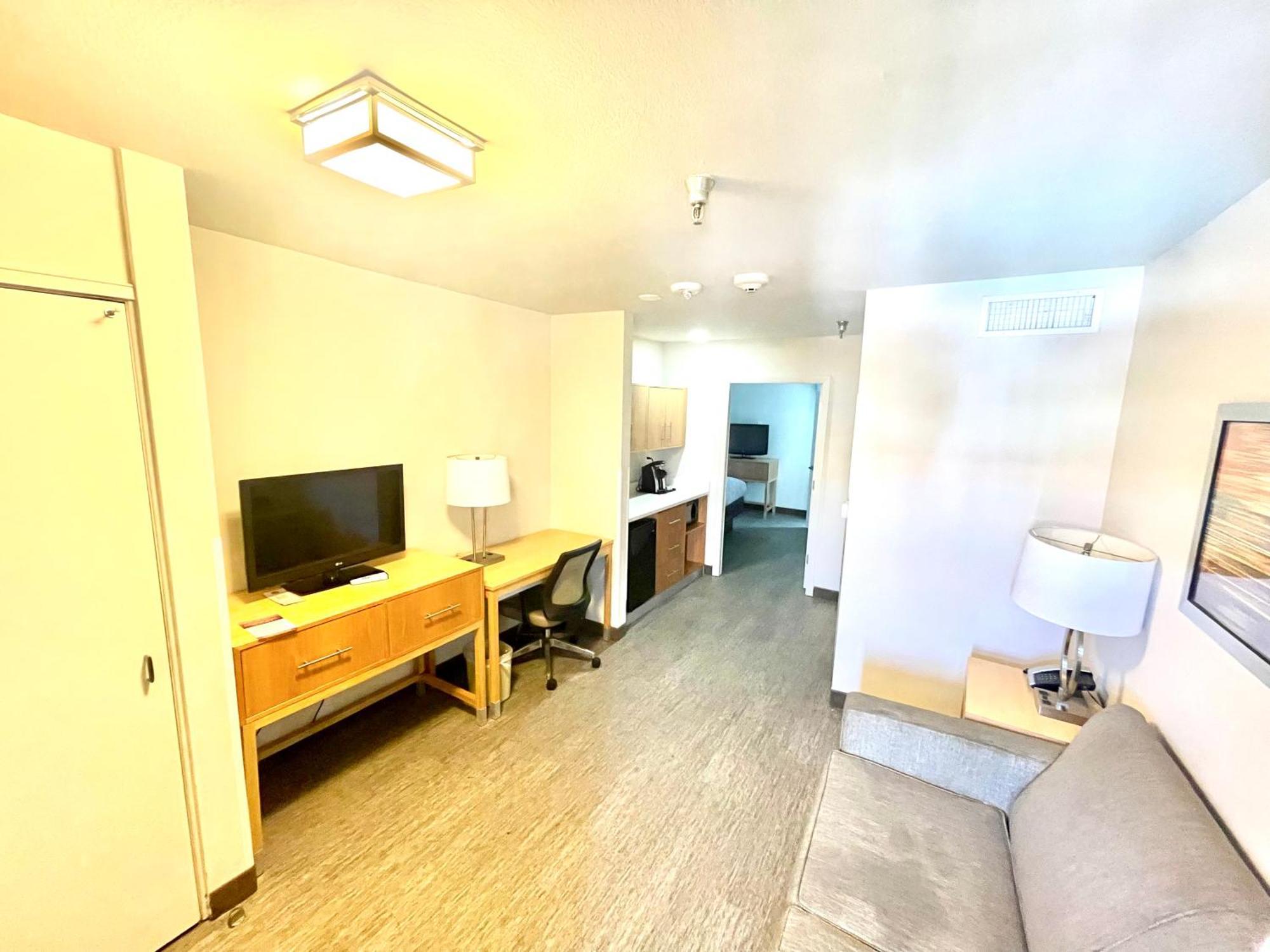 Red Roof Inn Plus & Suites Tampa Pokój zdjęcie