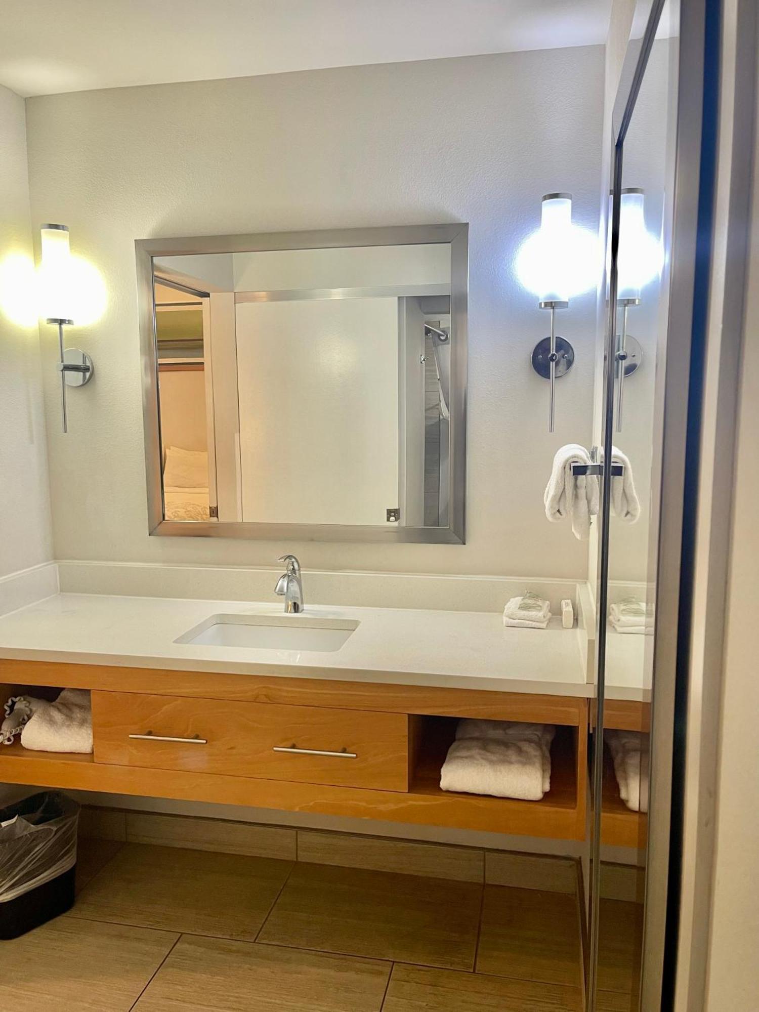 Red Roof Inn Plus & Suites Tampa Pokój zdjęcie