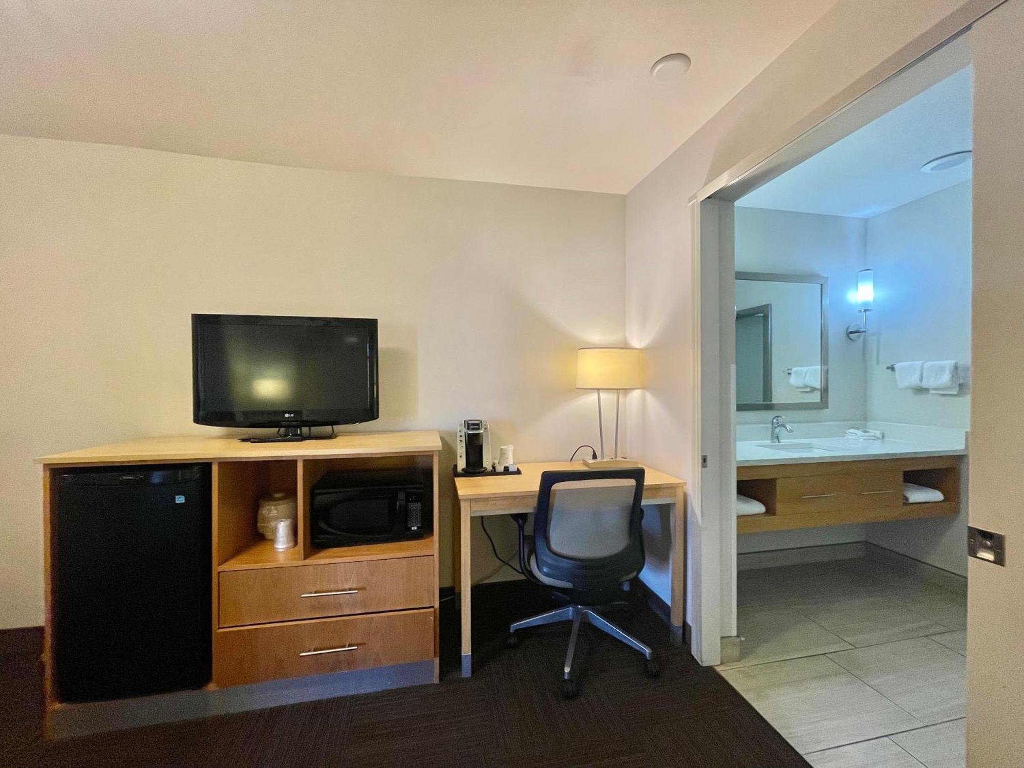 Red Roof Inn Plus & Suites Tampa Pokój zdjęcie