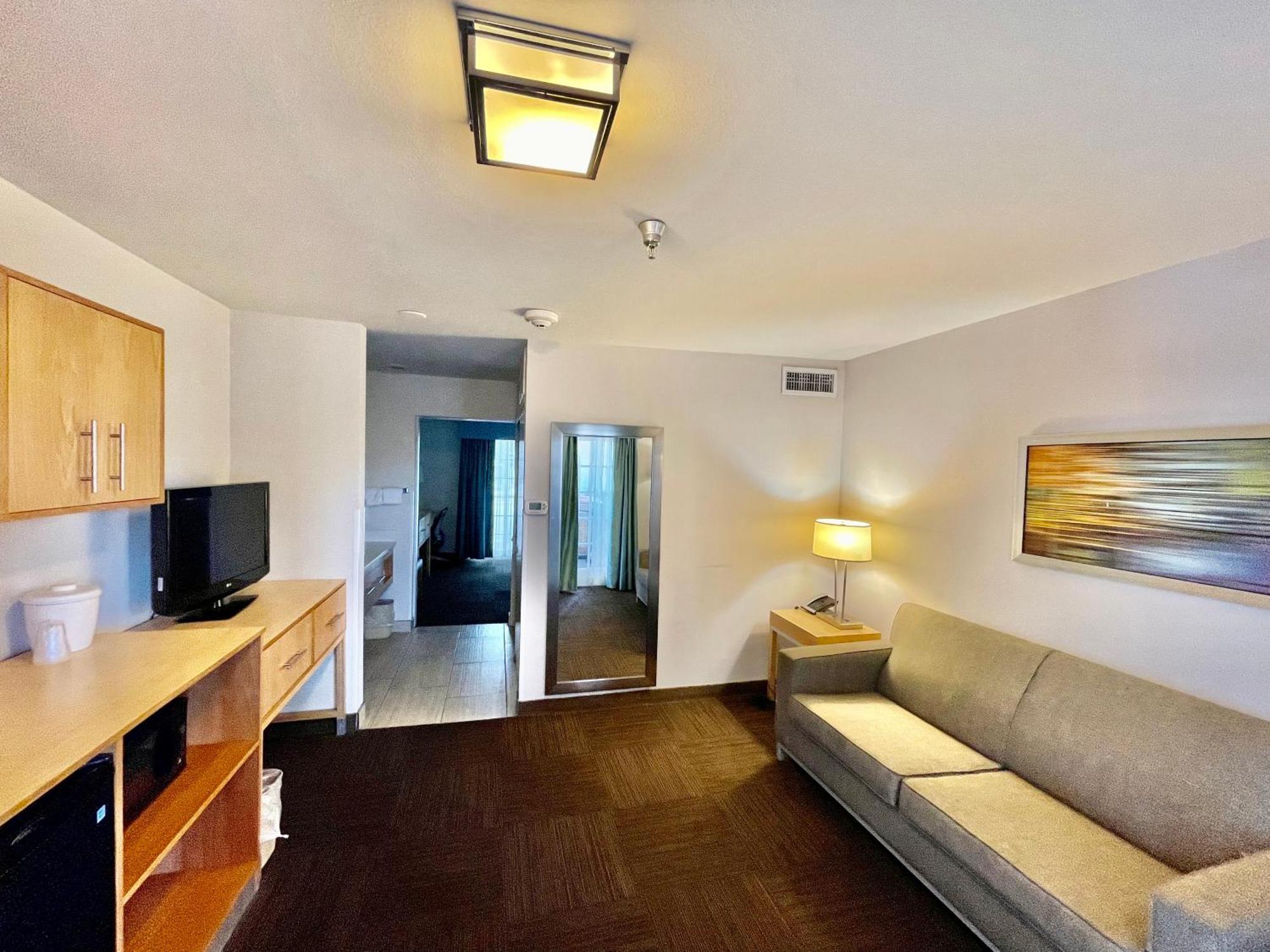Red Roof Inn Plus & Suites Tampa Pokój zdjęcie