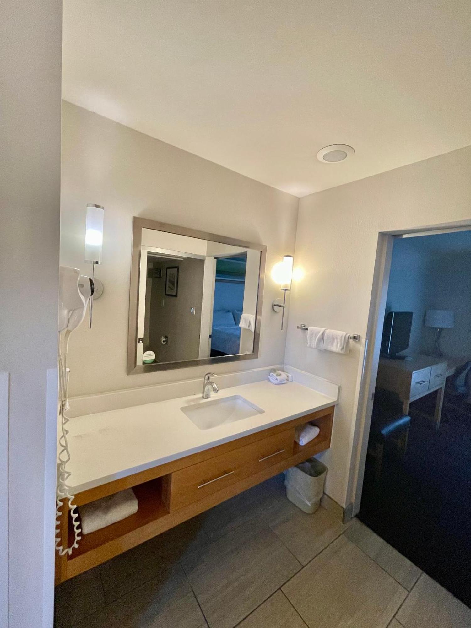 Red Roof Inn Plus & Suites Tampa Pokój zdjęcie